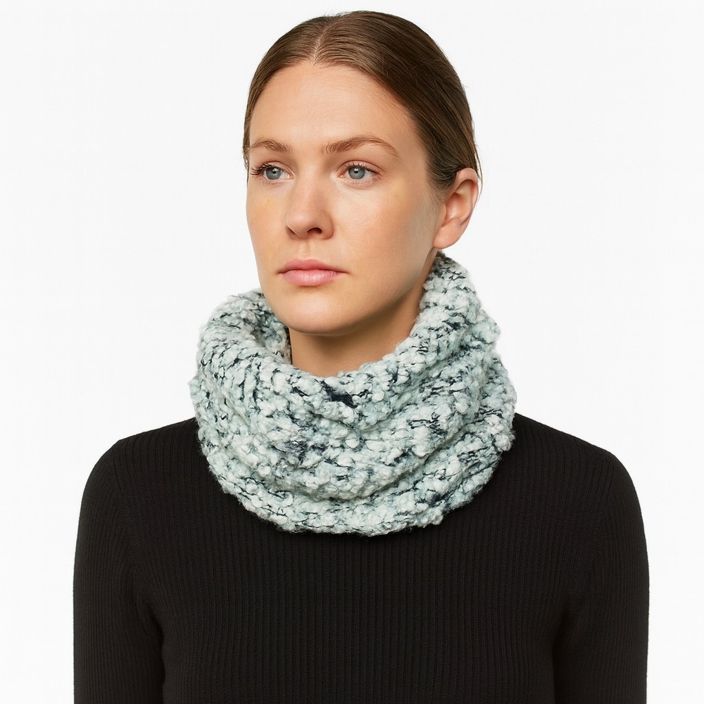 NY & CO Cozy SILVER METALLIC THREADING Thoughout Knit Infinity Scarf